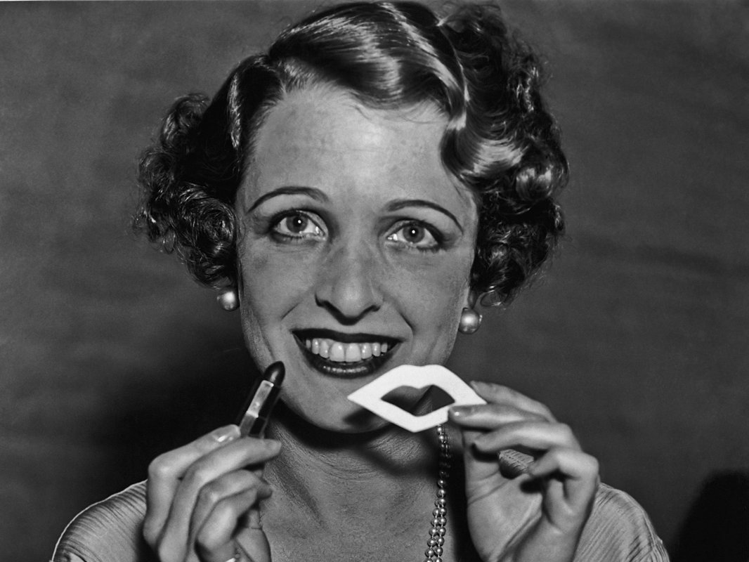 From suffrage to speakeasies, 65 photos show what life was like for women in the 1920s