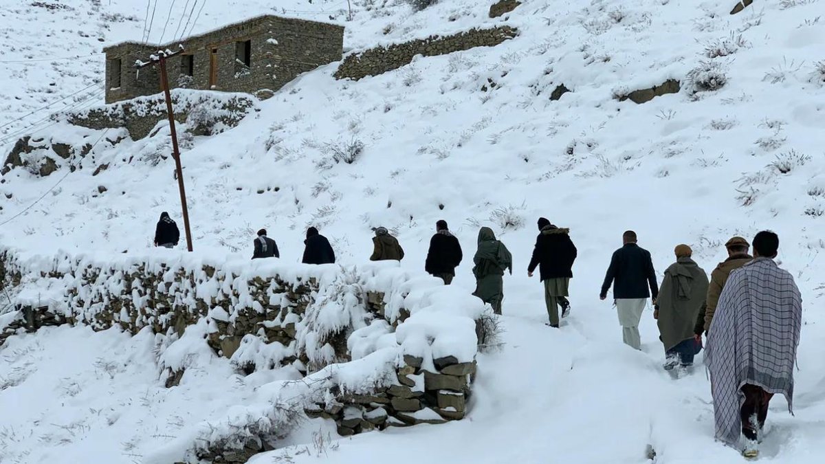 "Afganistan'da kar ve yağmurdan dolayı 61 kişi hayatını kaybetti"