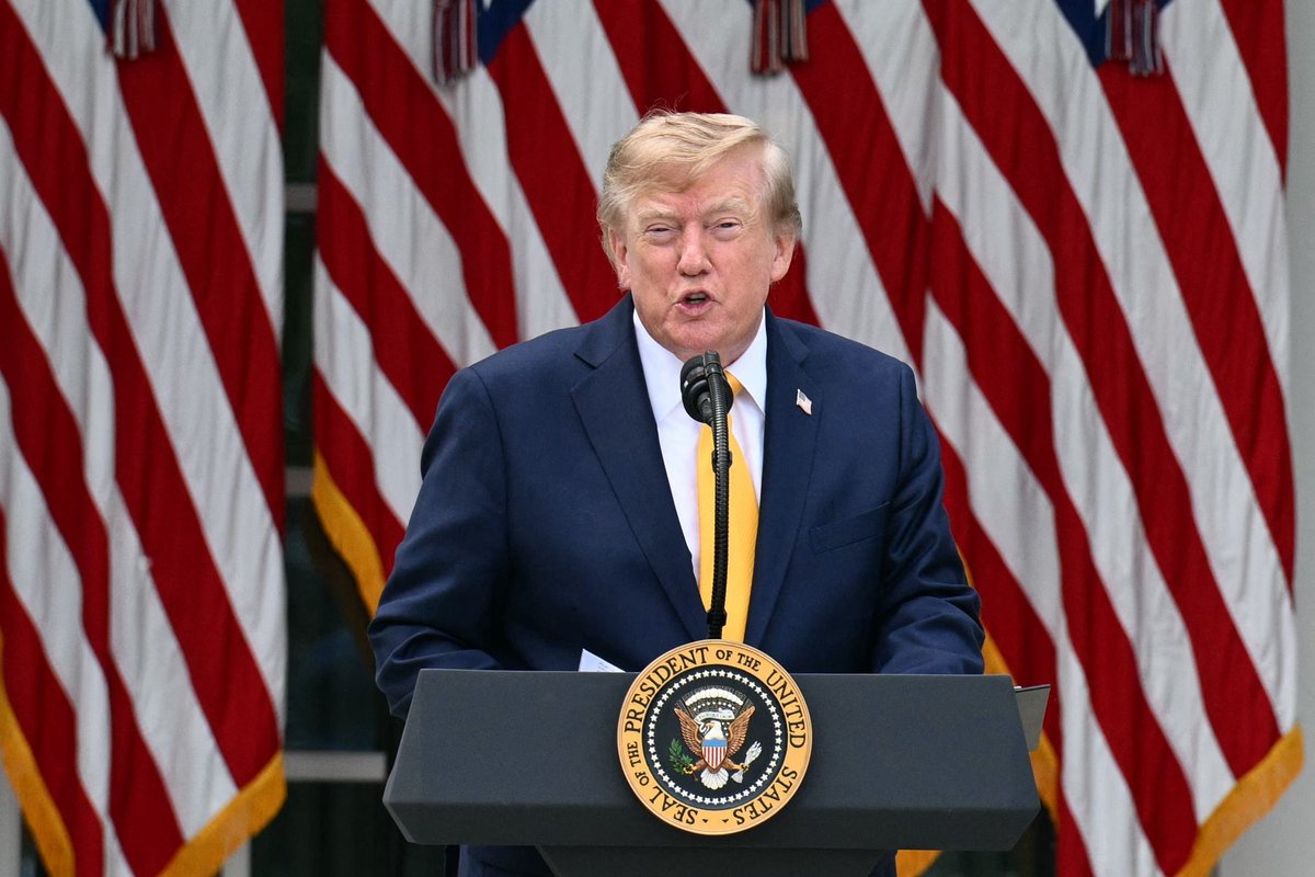 Trump signs executive order to rename Lake Ontario 'Lake America'