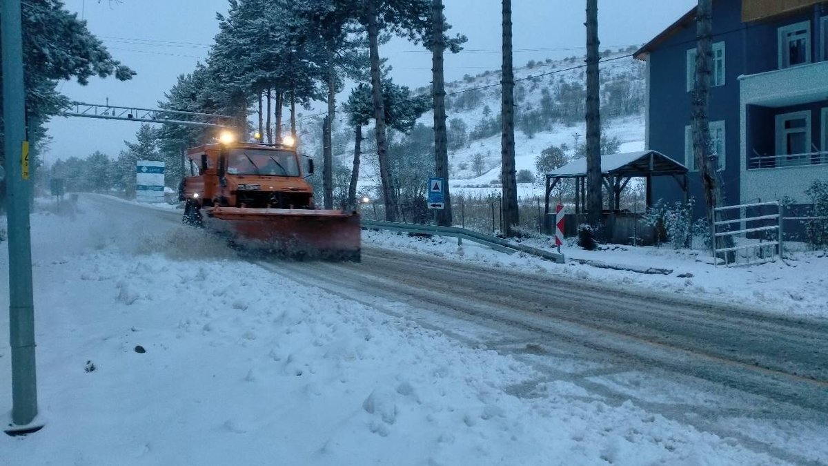 Kar sebebiyle trafiğe kapatılan: Kayseri-Niğde yolu tekrar hizmete girdi.