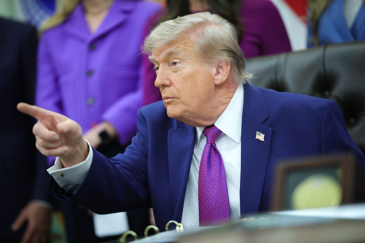 Trump's student-loan repayment overhaul limits borrowing for nurses. There's a new bipartisan push to change that.