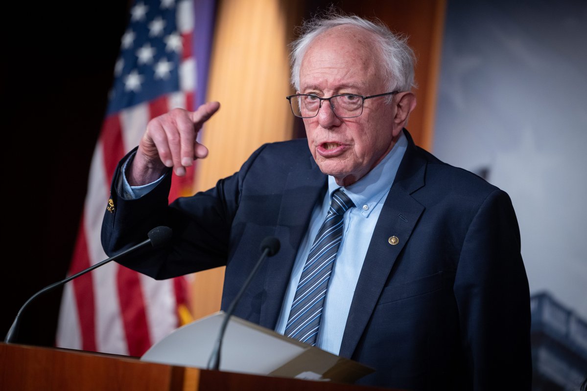 Older student-loan borrowers are at risk of losing a chunk of their Social Security. There's a new bill to prevent that.