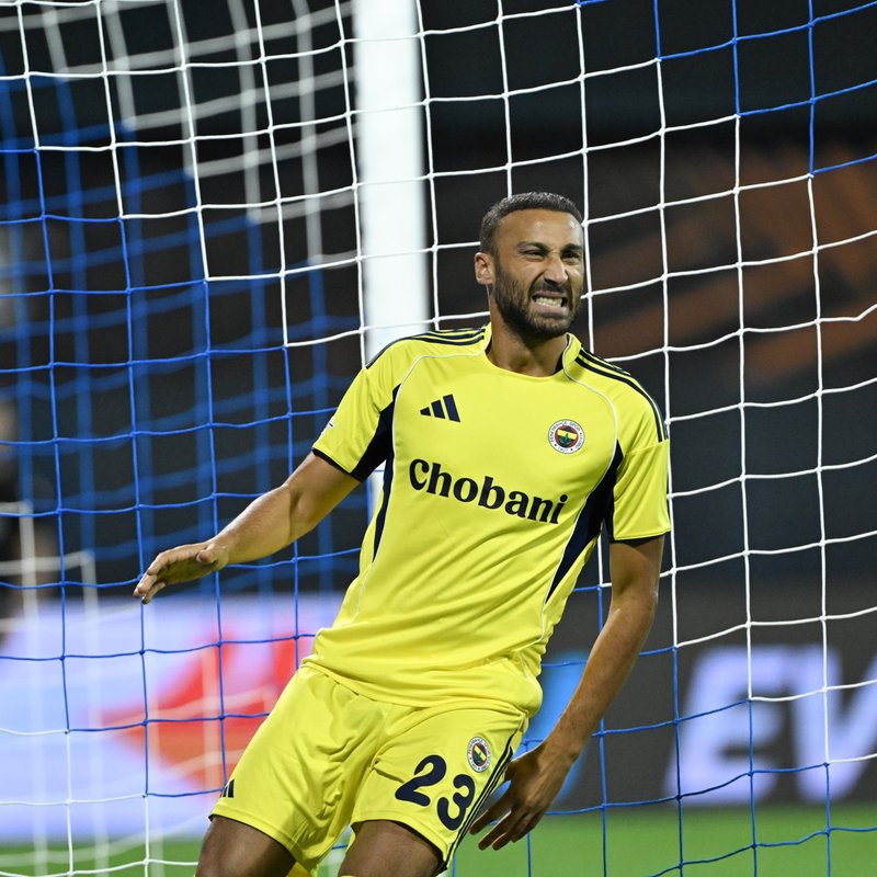 "Fenerbahçe'de iki futbolcunun takımdan ayrılması kesinleşiyor"