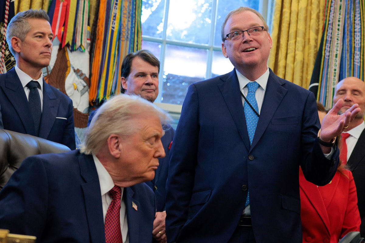 Trump's top economic advisor says Fed researchers should be punished for their recent views on tariffs