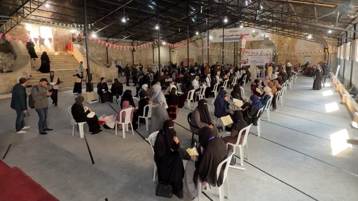Gazze'deki Büyük Ömeri Camii'nde 120 Filistinli Kuranı tek oturumda hatmetti