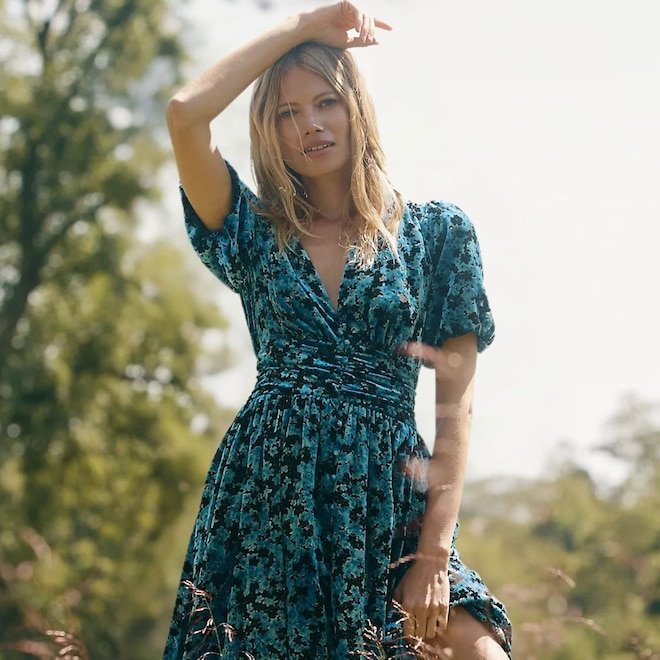 Anthropologie Poetcore: 100 Dolar Altındaki Romantik Dantel ve Kadife Elbiseler