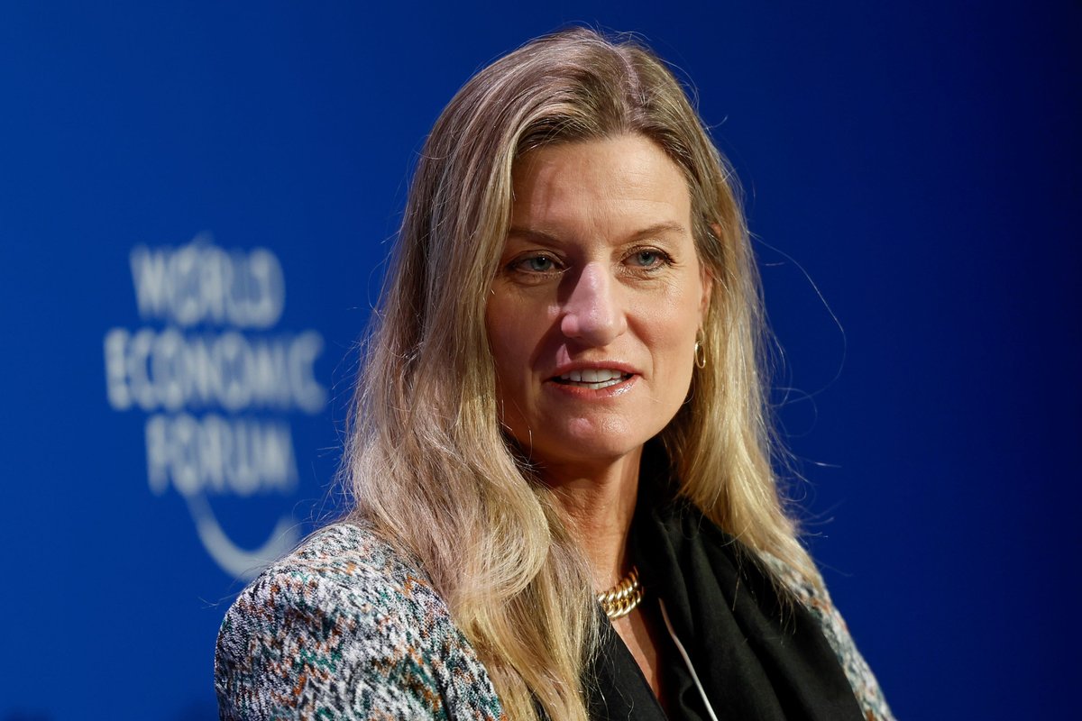 24 retail CEOs made as much in a day as their typical employee earned in a year — and a big one didn't