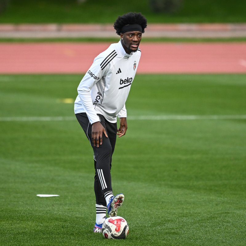 Beşiktaş duyurdu: Abraham, kampı terk etti!