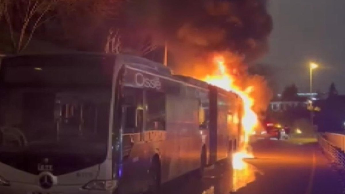 İstanbul'da metrobüsün motorunda yangın