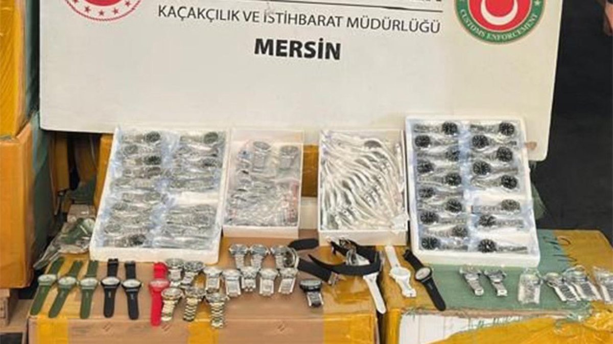 "116 bin adet kaçak kol saati, değeri 1,5 milyar lira olan baskınla yakalandı"