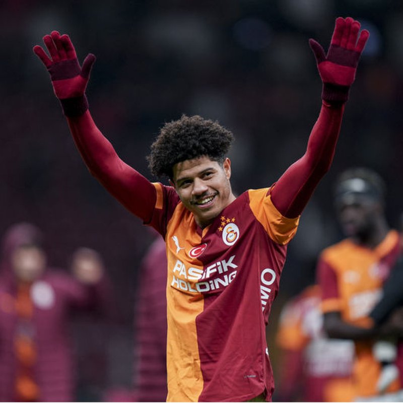 "Takımım ile büyük bir onur yaşıyorum"