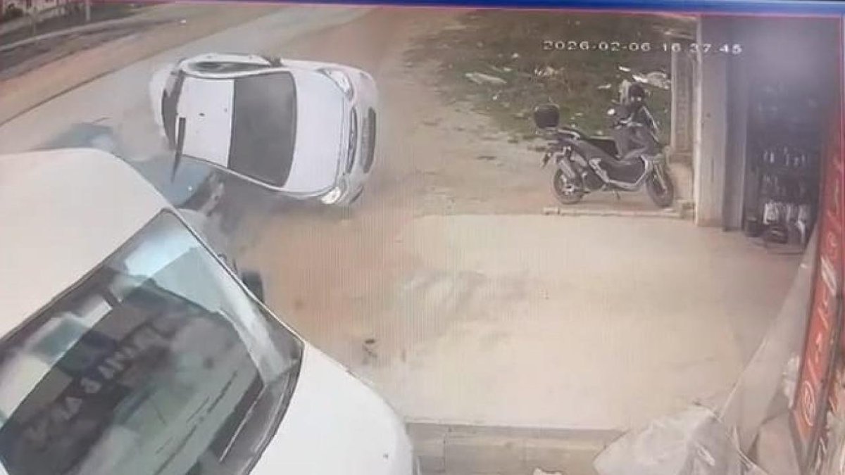 "Ehliyetsiz 14 yaşındaki sürücü, park halindeki otomobillere çarptı: Yaralı sayısı 8"