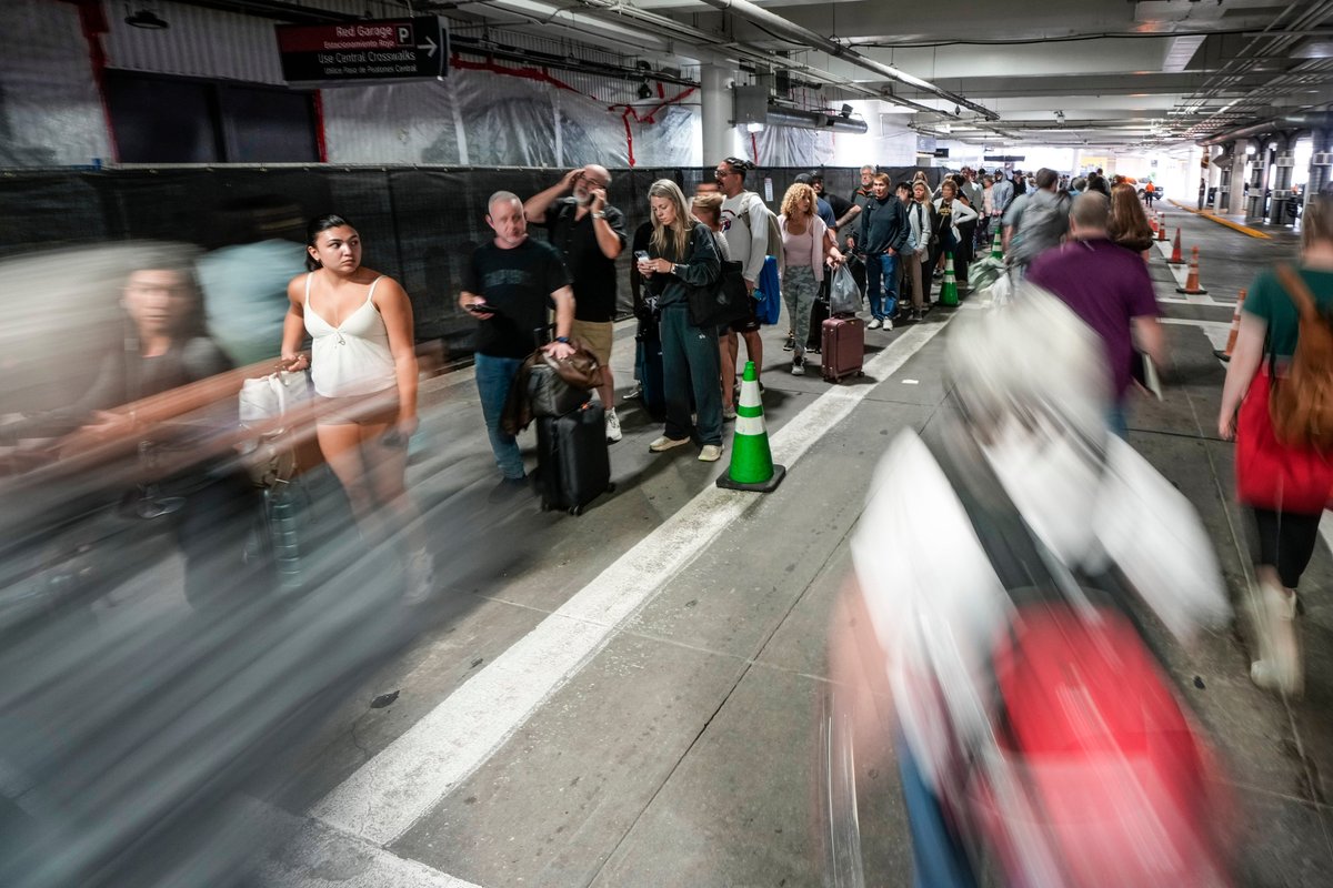 Mass TSA absences mean flying is a crapshoot right now