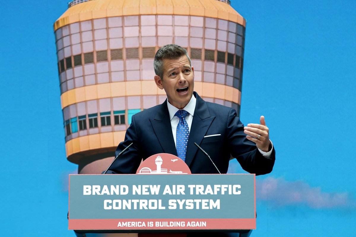 Trump officials want to recruit gamers without college degrees to be air traffic controllers