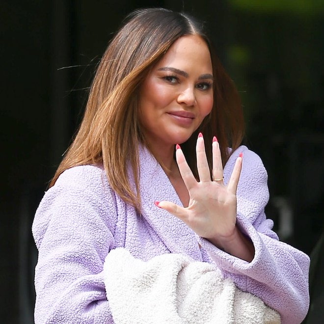 Chrissy Teigen's Blunt Bob Haircut Will Inspire Your Spring Look