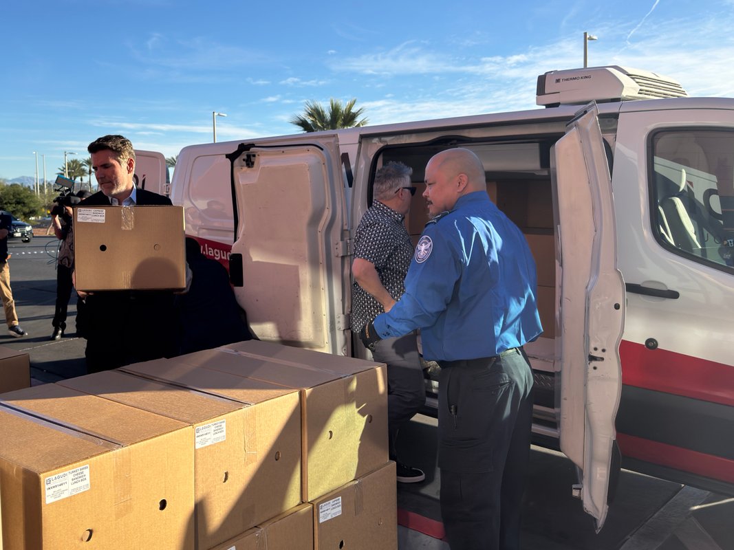 TSA lines in Las Vegas aren't long. Casinos are donating food and basics to agents to keep it that way.