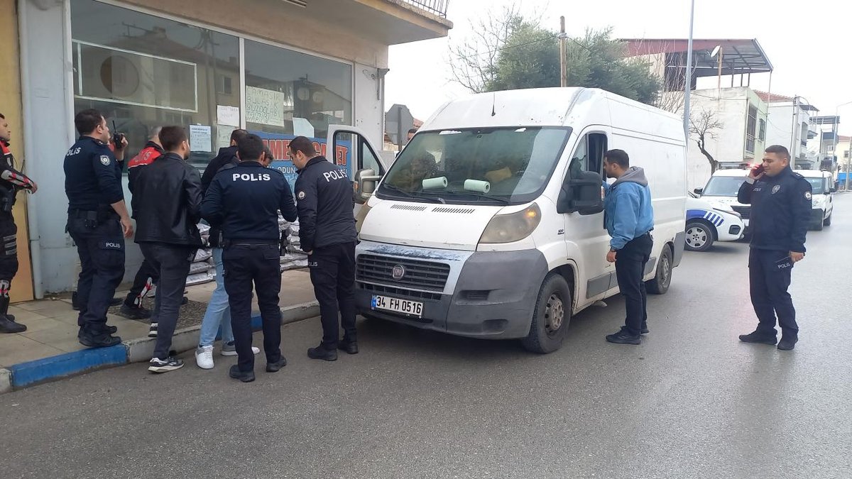 "Durma çağrısına itaat etmeyen araçta 35 düzensiz göçmen gözaltına alındı"