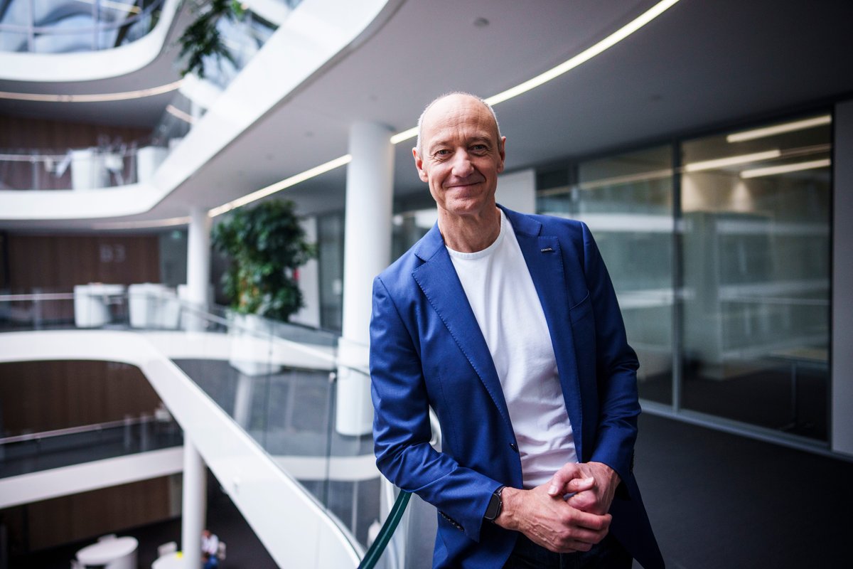 I'm the CEO of Siemens. I reply to most emails with 2-letter: responses and don't have recurring meetings — here's a day in my life.