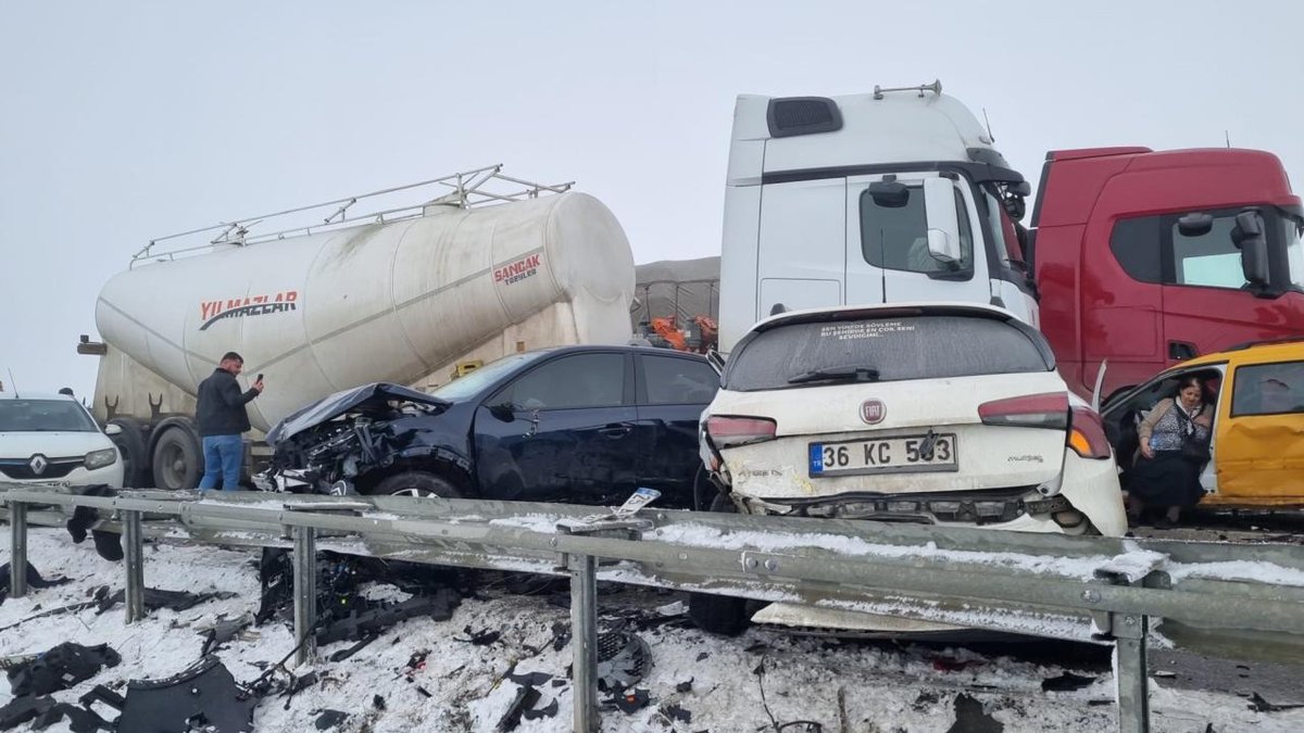 Erzurum'da zincirleme kaza: Çok sayıda yaralı var