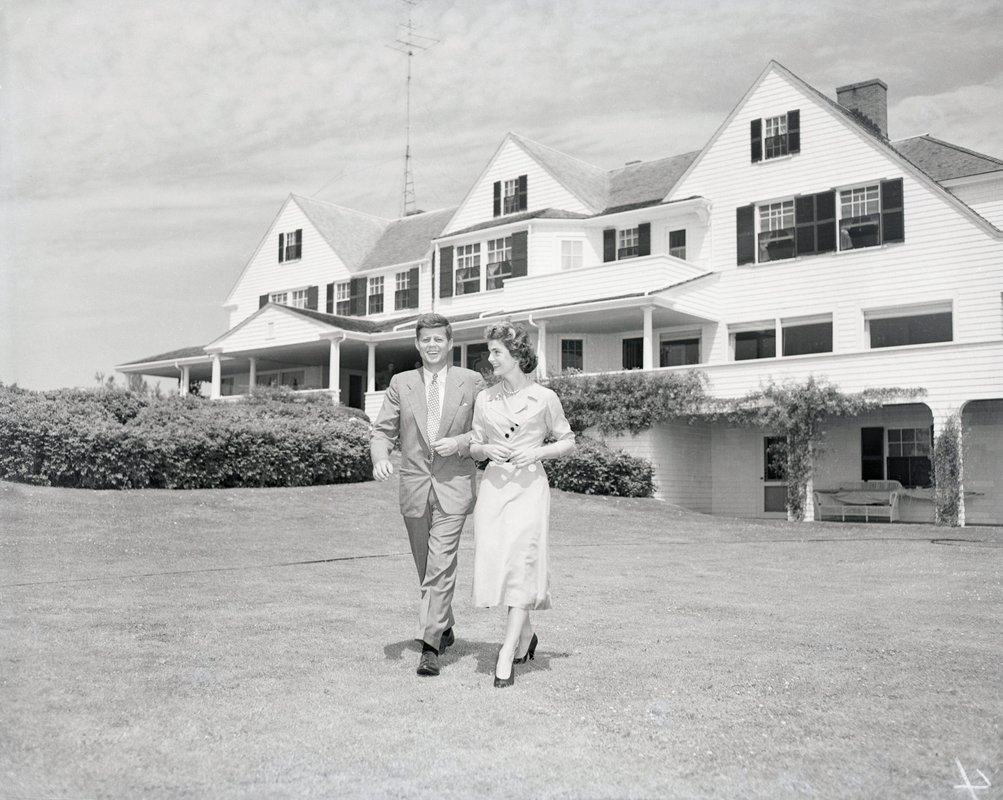 Inside Jackie Kennedy Onassis' luxurious homes, from sprawling estates to full-floor apartments