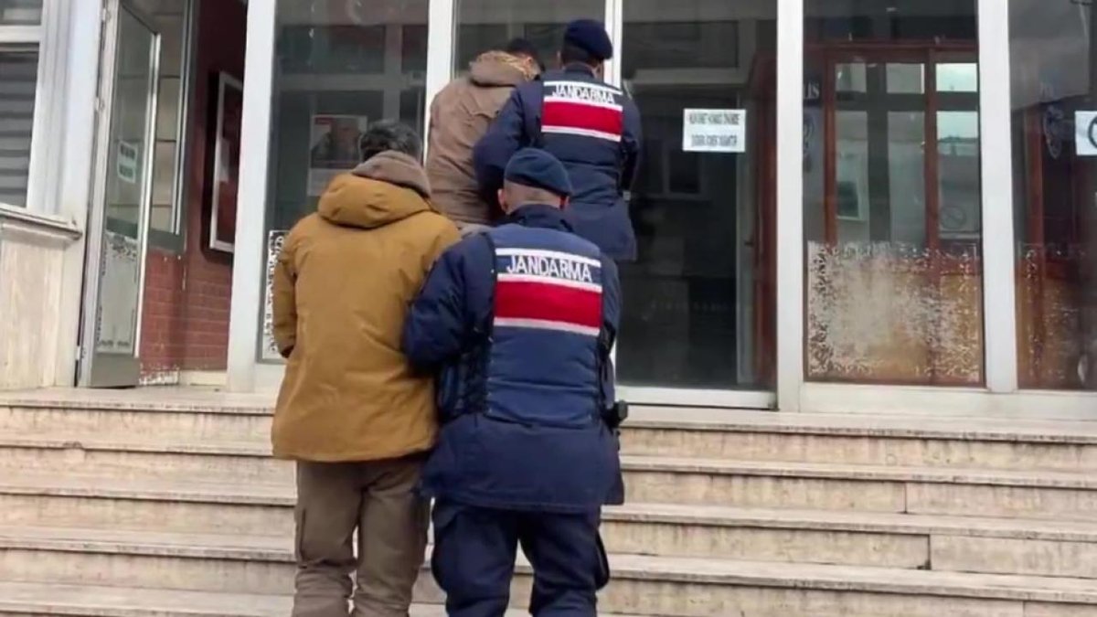 "FETÖ ile ilgili düzenlenen operasyonlarda son iki haftada yetmiş yedi kişi gözaltına alındı"