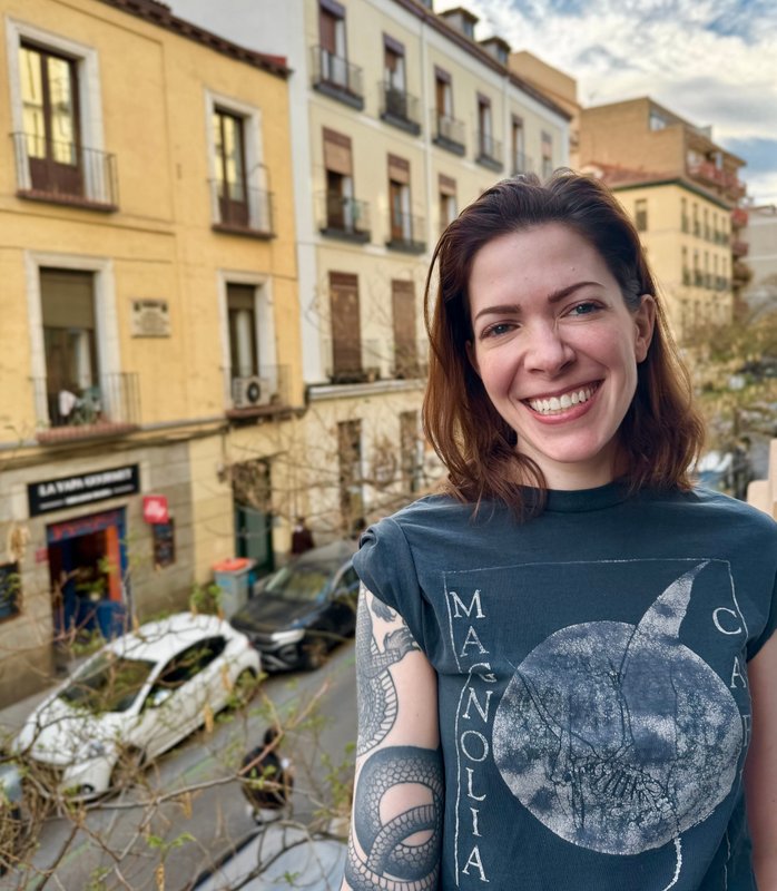 I moved from Texas to Spain and used AI: to code a Facebook Marketplace alternative to sell my furniture