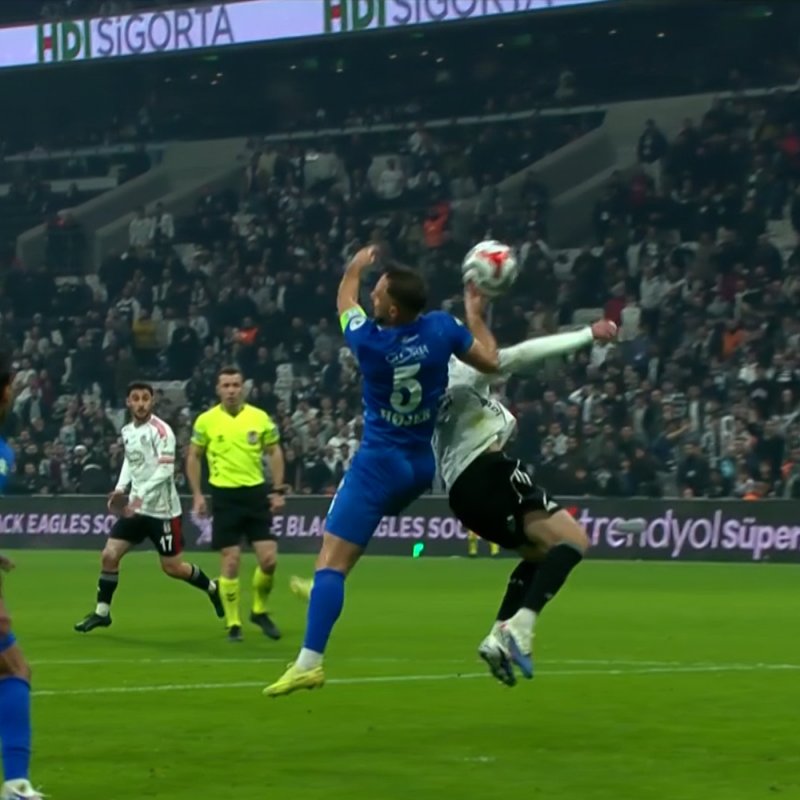 "Tiyatro gösterimleri sürüyor!"