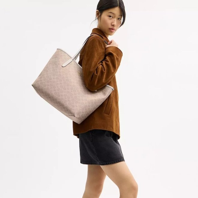 Graduation Gifts From Coach Outlet That: Say “Congrats” in a Chic Way