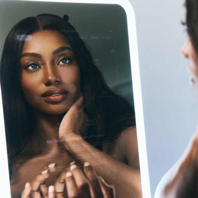 Breaking Down SWAN Beauty Mirror Behind Acquired Style's Bachelorette