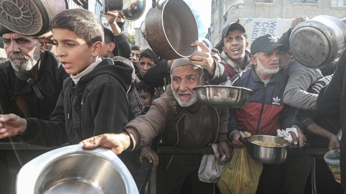 "UNRWA, İsrail'in uluslararası sivil toplum kuruluşlarının Gazze'ye girişini engellemesinin tehlikelerini açıkladı"