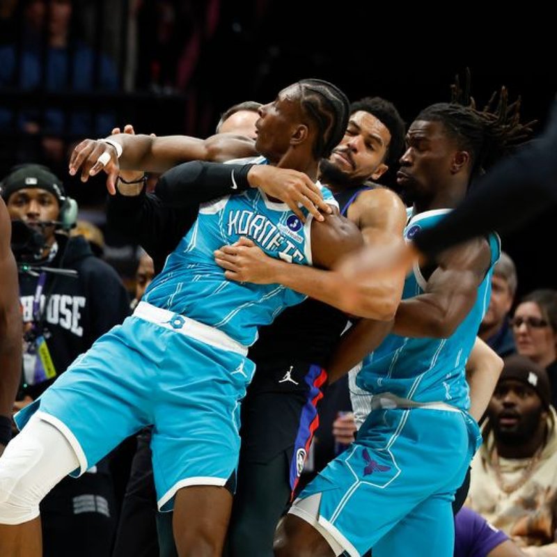 NBA'de büyük kavga! Yumruklar havada uçuştu