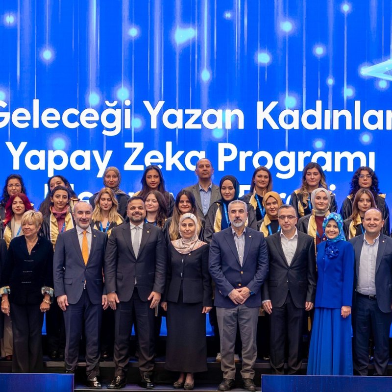 "Geleceği Yazan Kadınlar Yapay: Zeka Programı mezunlarını tanıttı"