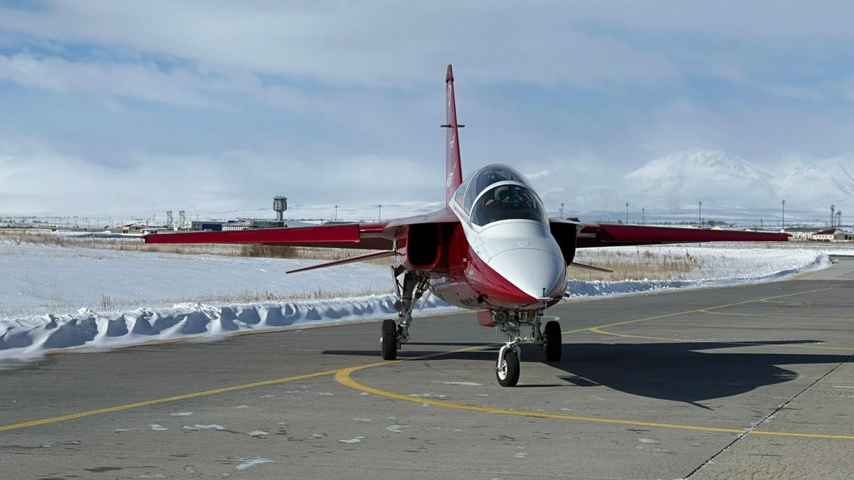 "HÜRJET: Türkiye'nin yerli jet uçağı, zorlu kış koşullarında yeteneklerini gösterdi"