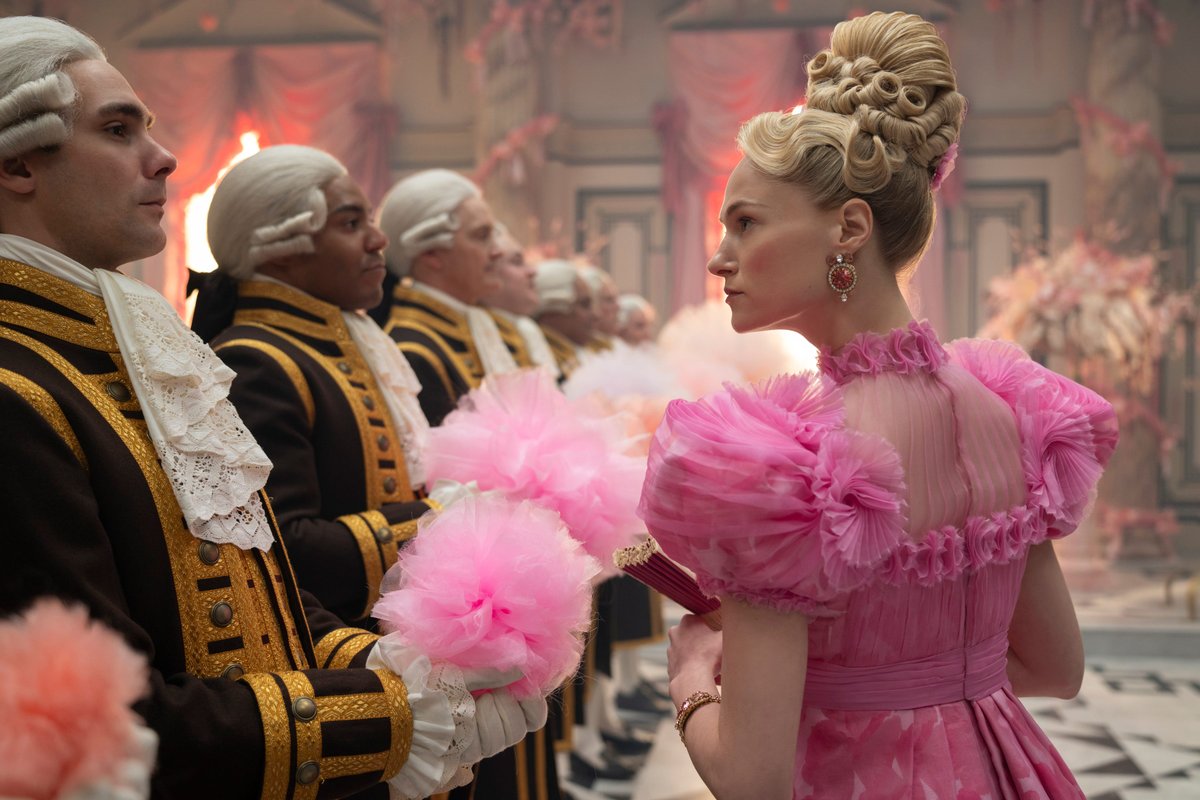 Wall Street is worried about Netflix's new shows. Its old ones are its secret weapon.