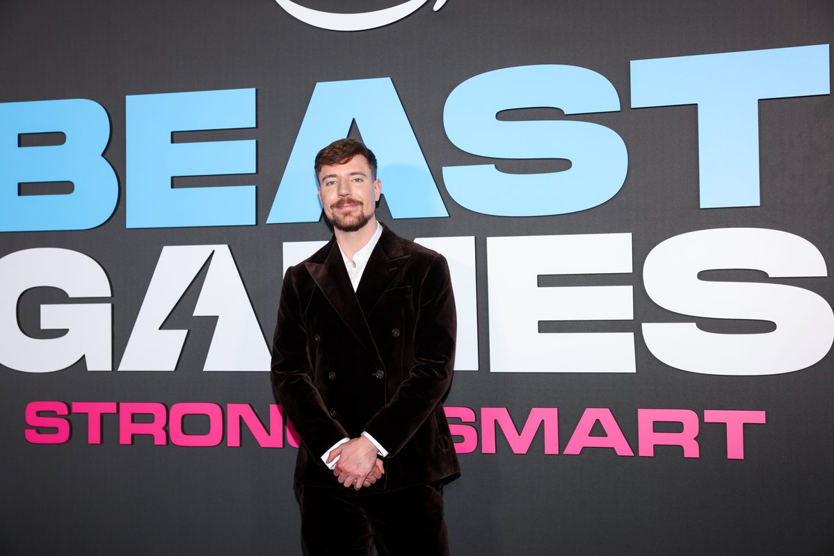 YouTube fenomeni MrBeast, günde: üç çift AirPods kullandığını açıkladı.