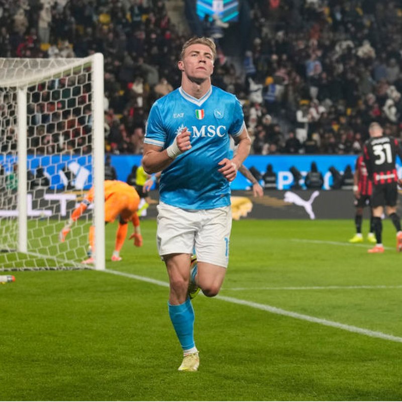 "Napoli, Milan'ı geçerek finalde mücadele etme hakkı kazandı!"