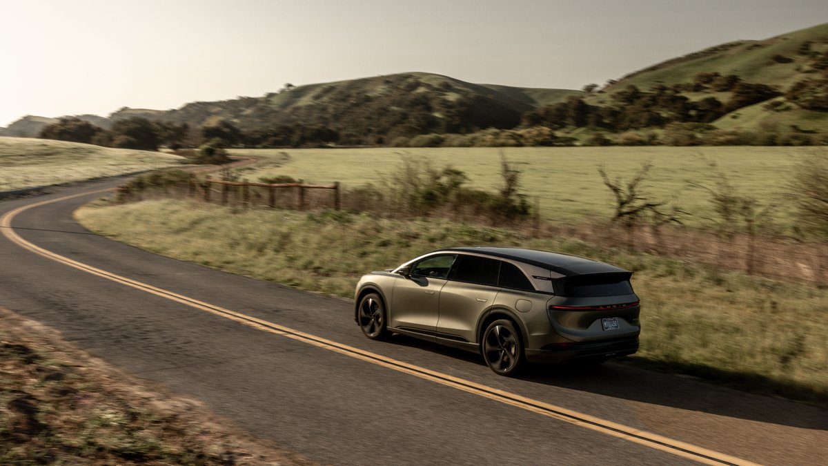 Lucid denied bankruptcy rumors. Its make-or-break midsize: EV is still a race against time.
