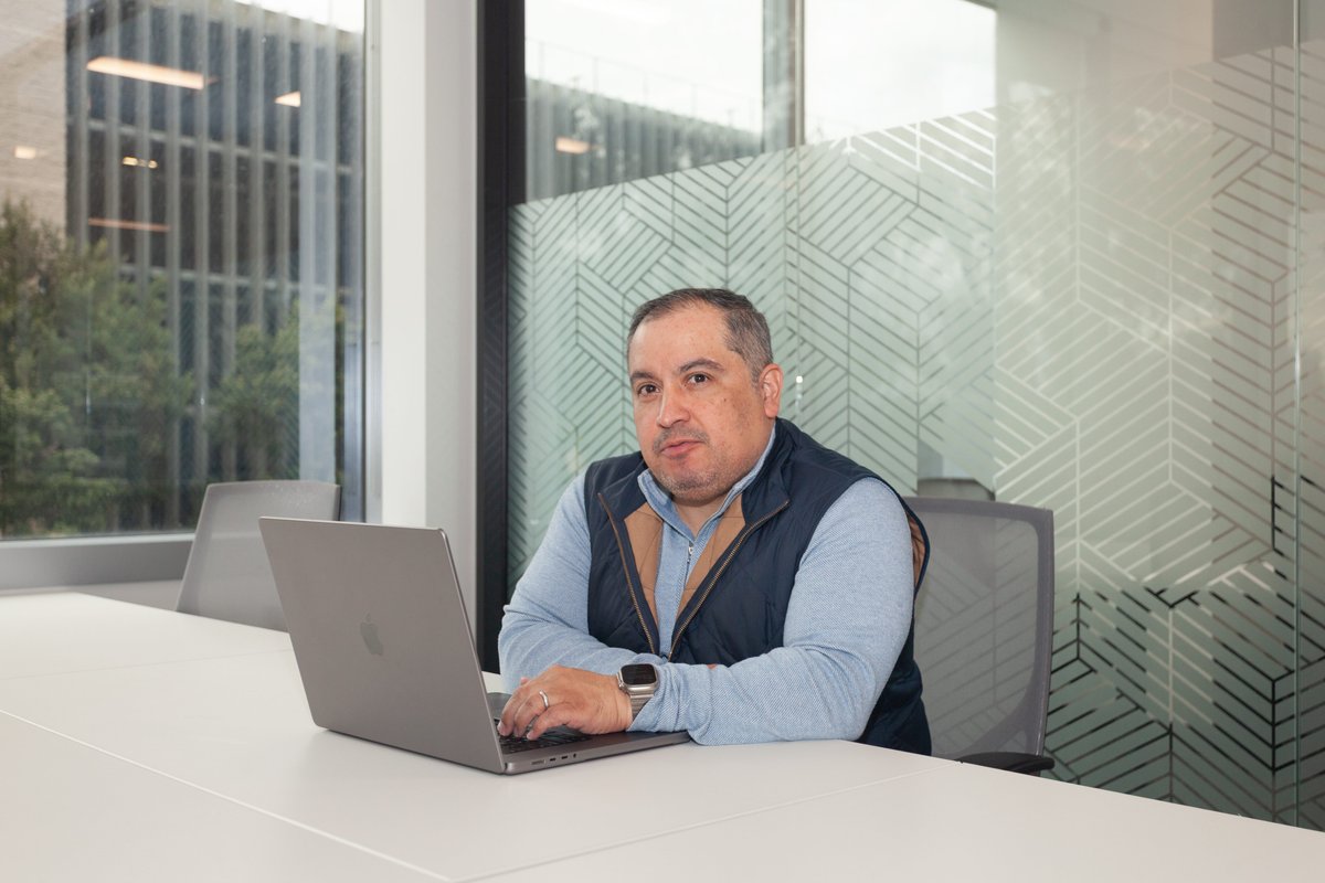 I started a business with AI and no tech background. Here's what it still can't replace.