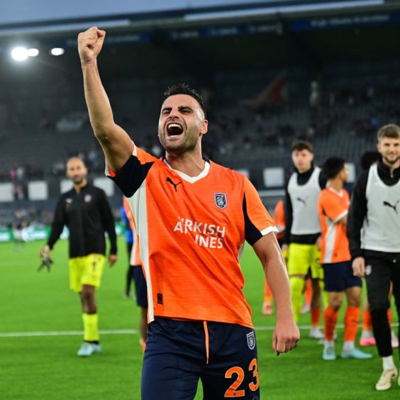 "Konyaspor, Deniz Türüç ile sözleşme imzaladı"