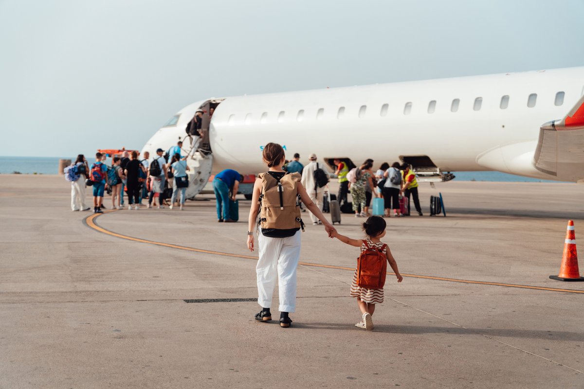 Parents are still worried about sitting together with their kids: on planes. Here are 8 tips to make sure you do.