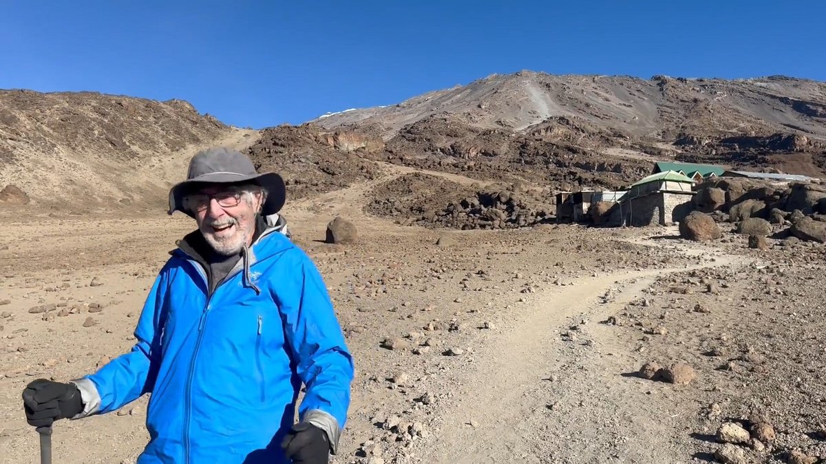 A retired doctor started exercising seriously: at 50. At 90, he climbed Kilimanjaro.