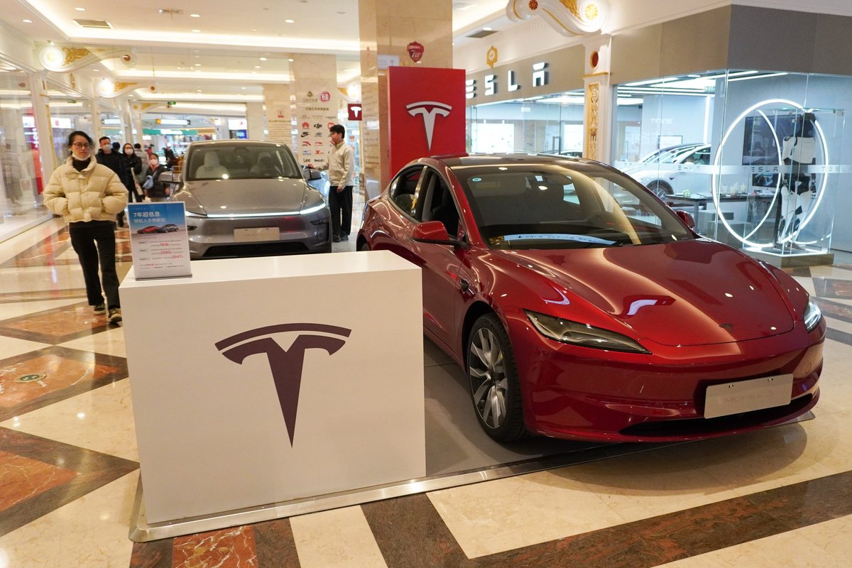Elon Musk, Tesla'nın Autopilot'u sona erdirirken, Full Self-Driving abonelik ücretlerinin artacağını duyurdu.