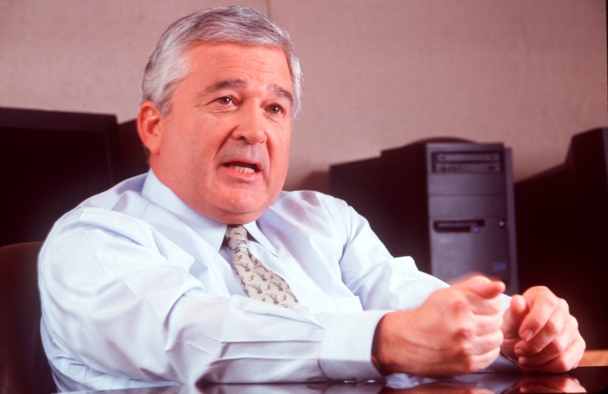 IBM'in eski CEO'su Lou Gerstner, şirketi yeniden yapılandırdığı için tanınıyordu ve 83 yaşında hayatını kaybetti.