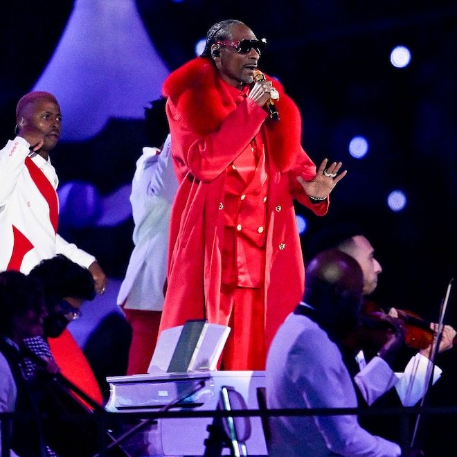 Snoop Dogg, NFL Maçında Yıldızlarla Dolu Bir Devre Arası Gösterisi Sunuyor