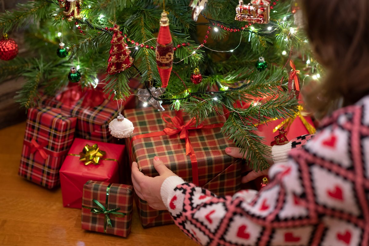 Çocuklarım sonunda Noel Baba'nın gerçek olmadığını öğrendi, ben: de mutluyum. Artık tatil bütçemi kontrol altına alabilirim.