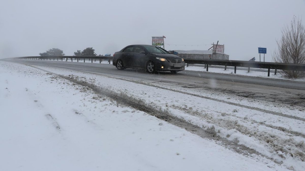 "D100 Devlet Yolu'nun Gerede: ve Karabük bölümünde trafik durduruldu"