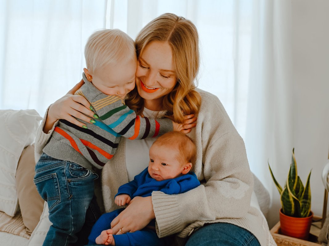 I'm a stay-at-home mom who makes up to $1,500 a week from side hustles while my kids nap. Here's a breakdown.