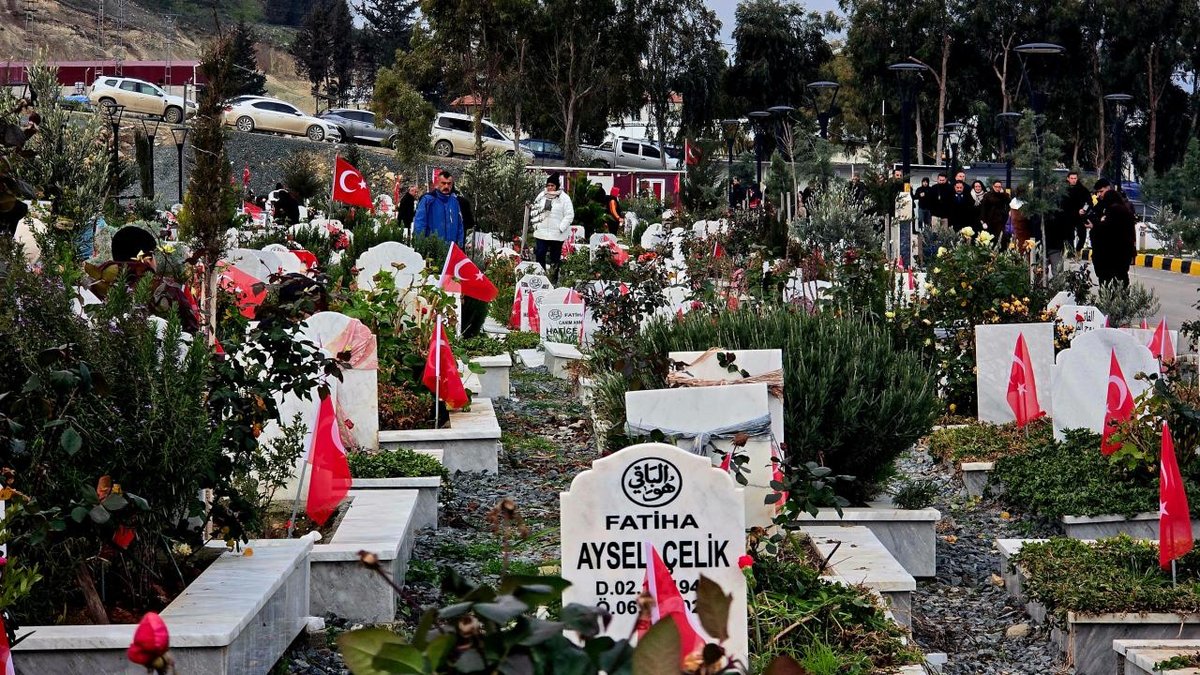 "Hatay'da Üç Yıl Önceki Depremlerin Yıldönümünde Duygusal Anma Töreni meydana geldi"