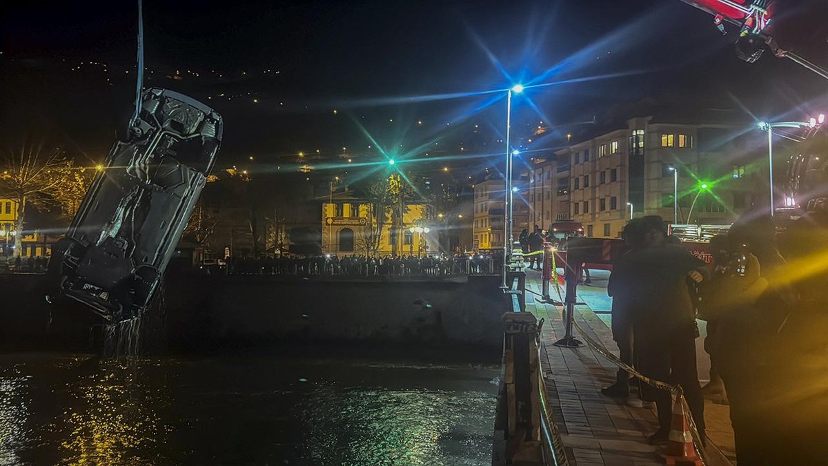"Kontrolsüz giden otomobil Yeşilırmak Nehri'ne devrildi: Bir kişi hayatını kaybetti, bir kişi yaralandı"