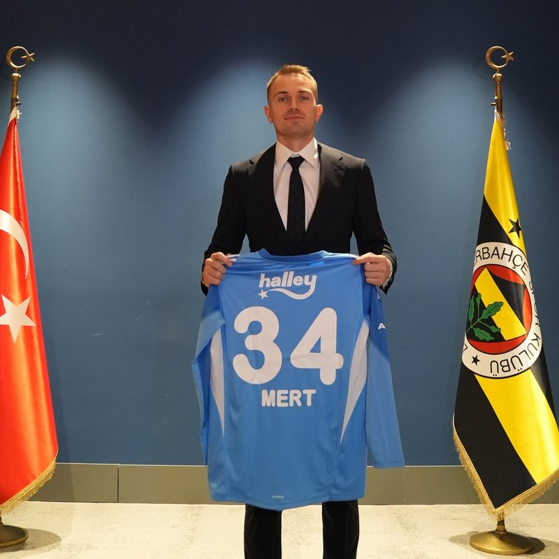 "Mert Günok, Fenerbahçe ile resmi sözleşme imzaladı"